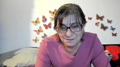 Snapshot of badgg chatting on December 3, 4:50 pm Gina online show from December 3, 4:50 pm