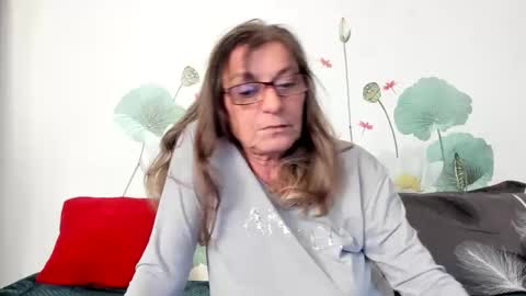 Snapshot of badgg chatting on September 18, 12:58 pm Gina online show from September 18, 12:58 pm