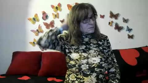 Snapshot of badgg chatting on December 21, 3:20 pm Gina online show from December 21, 3:20 pm