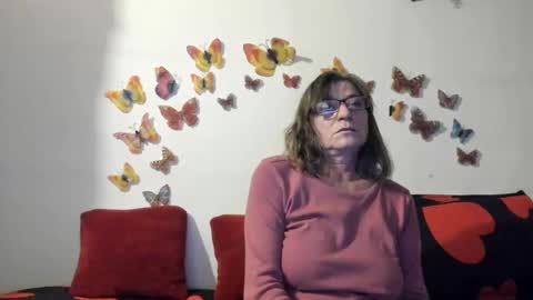 Snapshot of badgg chatting on December 5, 3:28 pm Gina online show from December 5, 3:28 pm