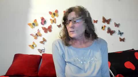 Snapshot of badgg chatting on December 13, 5:00 pm Gina online show from December 13, 5:00 pm
