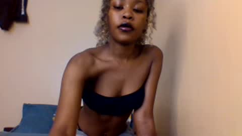 Snapshot of badgurllily chatting on October 21, 5:22 am Lily. online show from October 21, 5:22 am