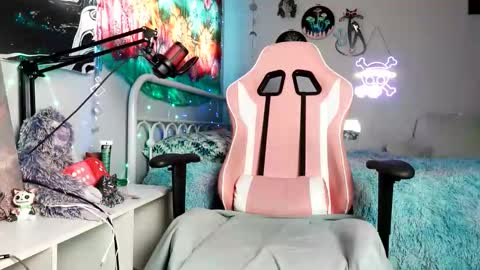 Bae Bae Blue online show from December 5, 9:05 pm