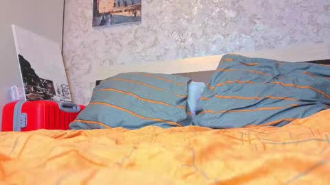 holly online show from February 5, 4:10 pm