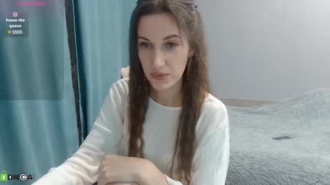 Emma online show from March 1, 4:11 pm