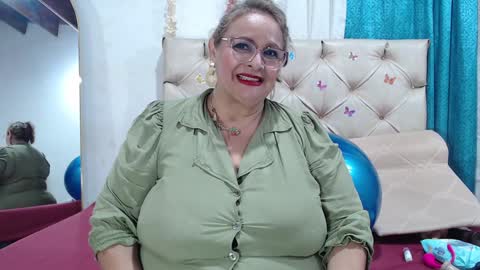 Snapshot of bbwsalome chatting on December 28, 11:59 pm Salome online show from December 28, 11:59 pm