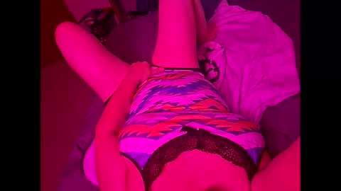 Snapshot of beautifulxxdisaster22 chatting on October 2, 3:22 am kalysta online show from October 2, 3:22 am