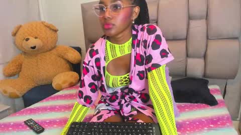 Snapshot of beauty_luci chatting on October 7, 10:36 pm beauty_luci online show from October 7, 10:36 pm