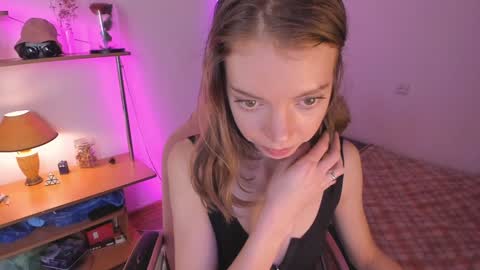 Snapshot of beautyeliise chatting on December 2, 8:48 am Eliise online show from December 2, 8:48 am