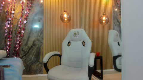 beca online show from February 18, 11:53 am