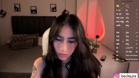 Marzhie online show from February 25, 2:15 pm