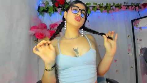 modelo independiente online show from December 4, 11:49 pm