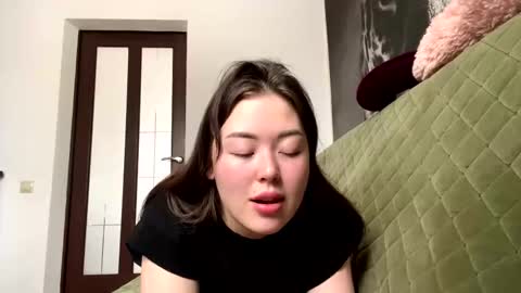 Hanna here Welcome  online show from February 23, 4:02 am