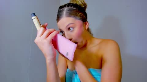 bella_heat19 online show from April 28, 10:13 pm