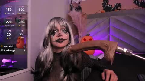 Bella online show from October 31, 2:32 pm