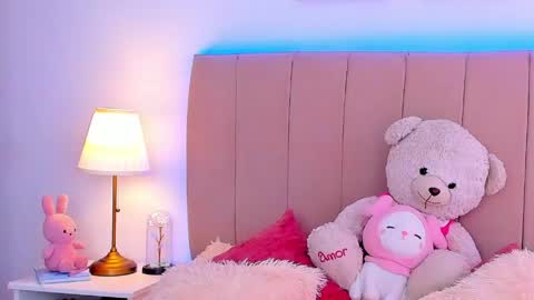 BellaFontana online show from April 13, 6:30 pm