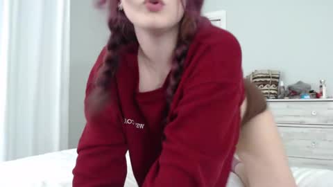 bellajadeee online show from December 17, 8:12 am