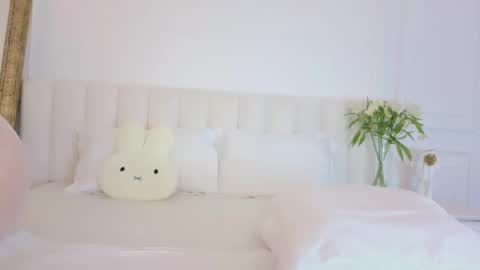 Bella online show from April 19, 2:44 am