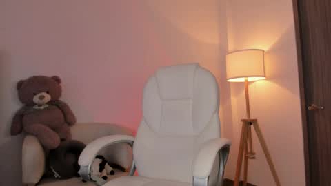 Bella Mia online show from June 2, 9:27 pm