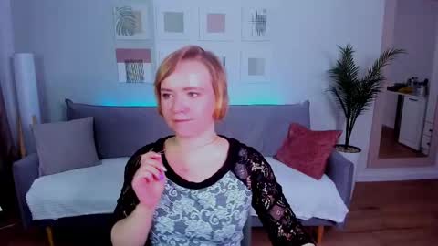 bellasmittssy online show from April 14, 9:31 am