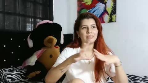 Snapshot of bellatrix_colen chatting on February 26, 8:35 pm Aleja online show from February 26, 8:35 pm
