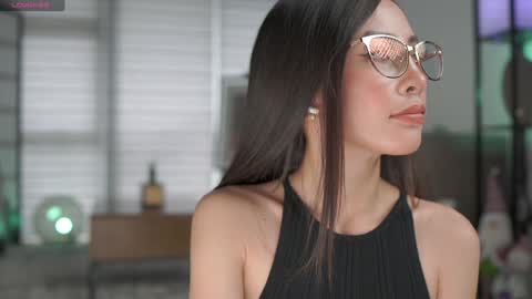 Snapshot of belle_adrienne chatting on December 8, 2:18 am Belle Adrienne IG online show from December 8, 2:18 am