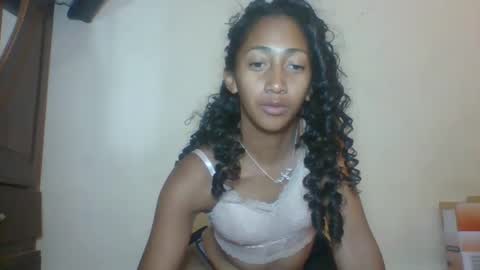 belle_annah online show from May 10, 4:36 am