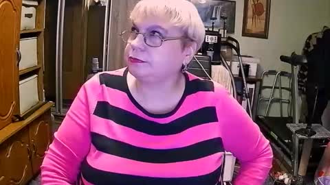 BeverlyQCynia online show from November 30, 1:37 pm