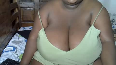 Snapshot of bigchocotities chatting on February 3, 4:25 am bigchocotities online show from February 3, 4:25 am