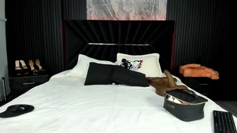 Zayra online show from February 11, 8:05 am