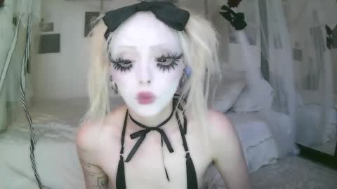 vampire fang  online show from March 17, 5:28 pm