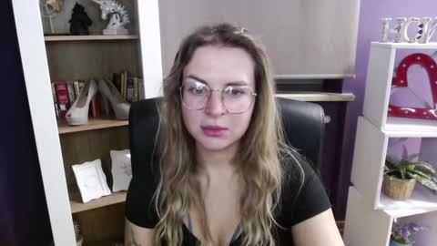 Z O E Y online show from October 13, 4:37 am