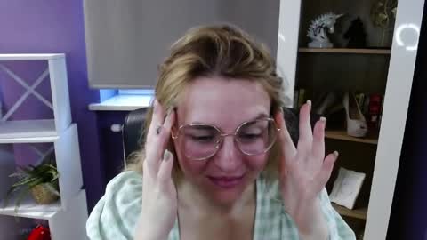 Z O E Y online show from April 15, 5:30 am