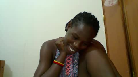 Snapshot of blacksexygal chatting on October 20, 7:06 pm SARAH online show from October 20, 7:06 pm