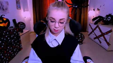 Nicole online show from October 9, 8:40 am