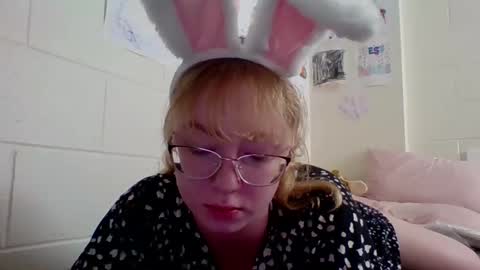 Katie online show from April 5, 8:19 pm