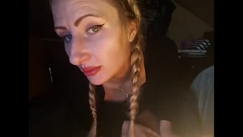 Gia  online show from January 11, 2:25 pm