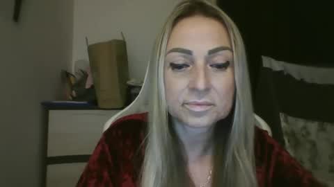 Snapshot of blondkitti chatting on October 23, 5:52 pm Iren online show from October 23, 5:52 pm