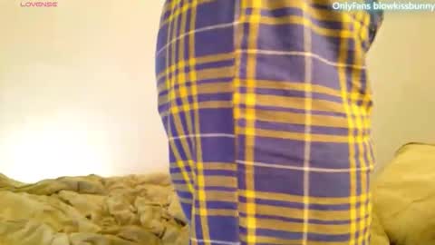 Blow Kiss Bunny online show from April 18, 2:58 am