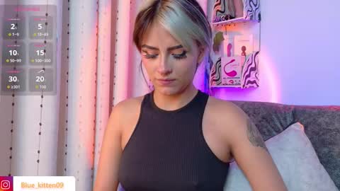 blue_kittenn online show from November 11, 6:20 am