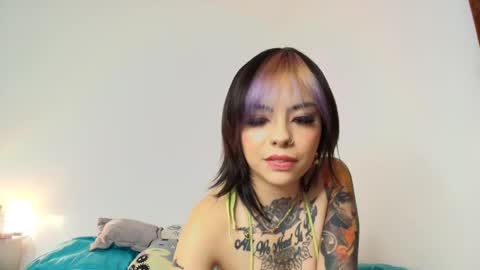Snapshot of blue_tatuu1 chatting on December 31, 1:26 am Alice bleu for friends  online show from December 31, 1:26 am