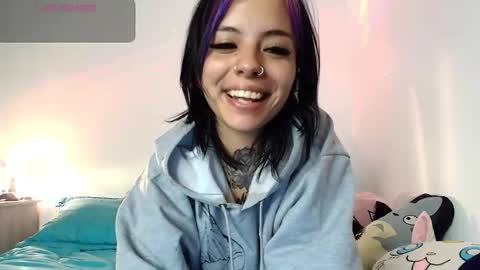 Snapshot of blue_tatuu1 chatting on December 10, 12:28 am Alice bleu for friends  online show from December 10, 12:28 am