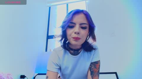 Snapshot of blue_tatuu1 chatting on January 28, 7:42 pm Alice bleu for friends  online show from January 28, 7:42 pm