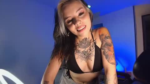 Snapshot of blue_tatuu1 chatting on October 14, 2:25 am Alice bleu for friends  online show from October 14, 2:25 am