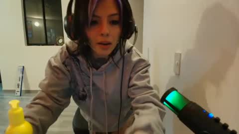 Snapshot of blue_tatuu1 chatting on January 31, 1:54 am Alice bleu for friends  online show from January 31, 1:54 am