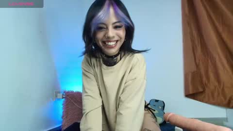 Snapshot of blue_tatuu1 chatting on February 19, 3:06 am Alice bleu for friends  online show from February 19, 3:06 am