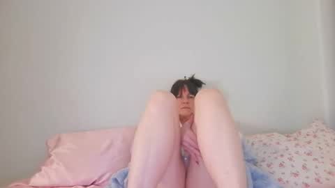 BlueEyes40DDDs online show from April 21, 9:05 am