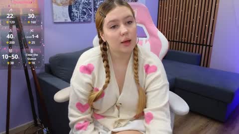 Snapshot of blush_ellie chatting on December 19, 10:45 am Ellie3 online show from December 19, 10:45 am