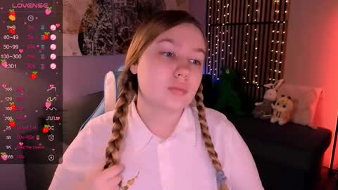 Snapshot of blush_ellie chatting on September 21, 8:18 pm Ellie3 online show from September 21, 8:18 pm