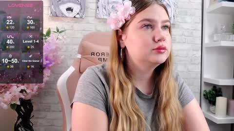 Snapshot of blush_ellie chatting on December 30, 1:58 pm Ellie3 online show from December 30, 1:58 pm
